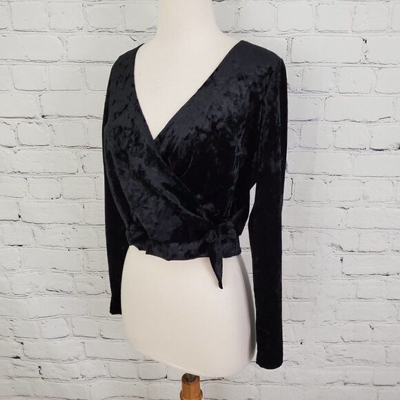 Everly Velvet Side Tie Top Black M NWT - Picture 4 of 7